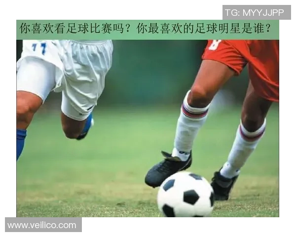 足球明星拉耳朵动作视频揭秘球场背后的趣味瞬间与明星风采