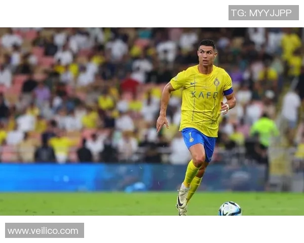 足球明星的辉煌历程与场上风采揭秘精彩瞬间回顾