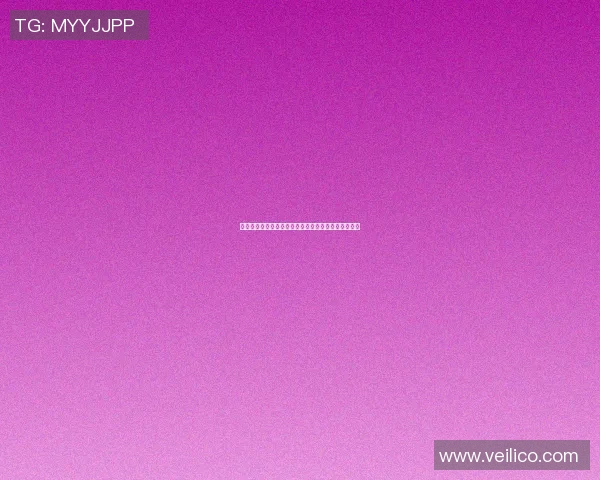 篮球明星手捧咖啡悠闲时光展现运动与生活的完美结合